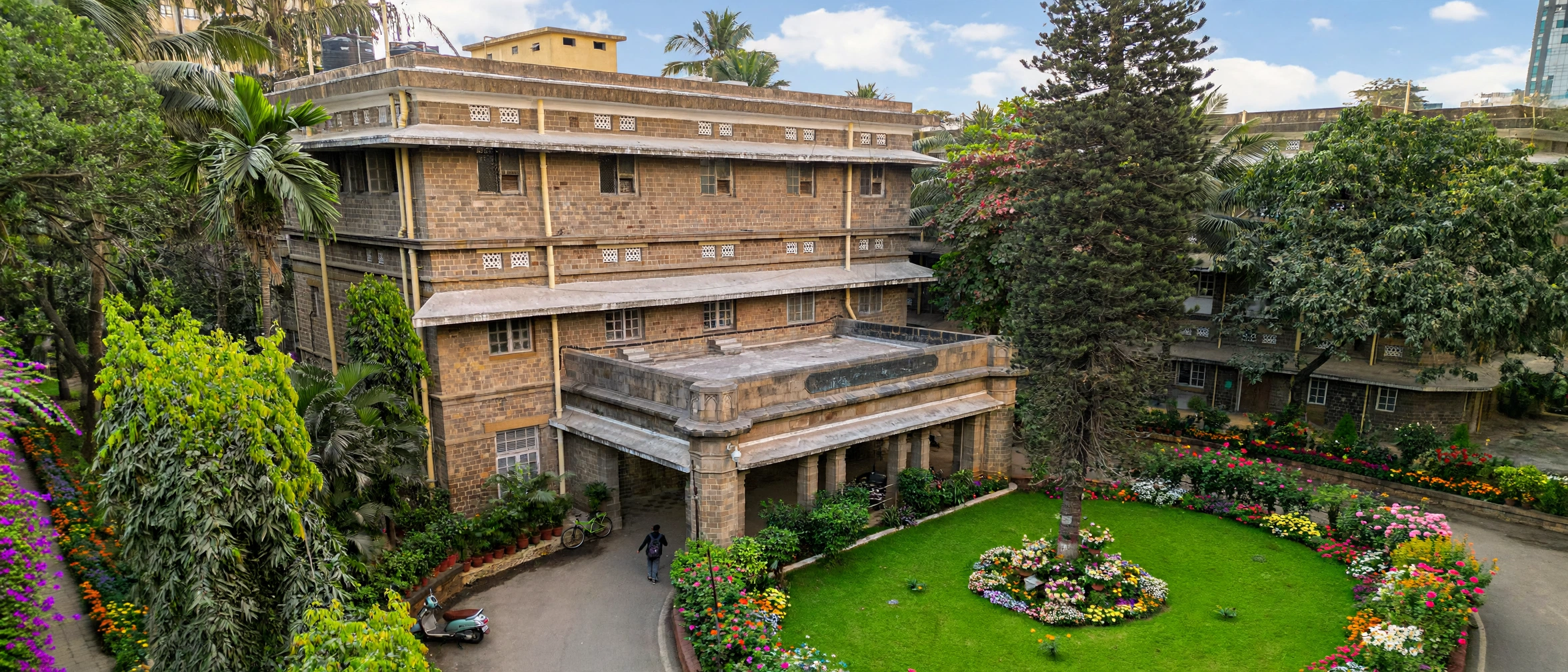 Seth Gordhandas Sunderdas Medical College (KEM)
